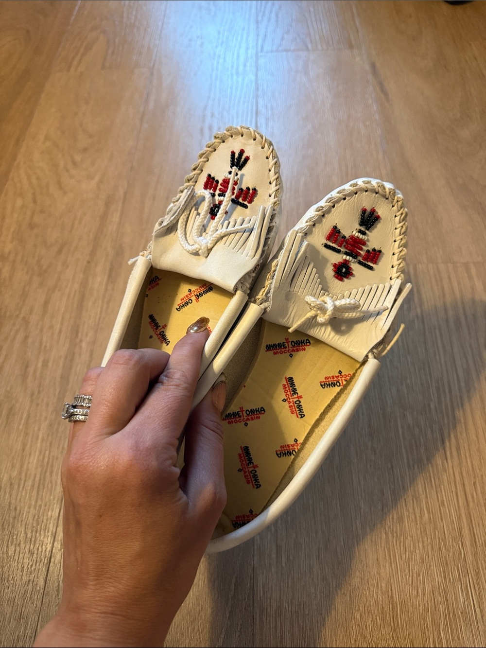 Minnetonka White Beaded Fringe Moccasins with Red and Black Accent Size 7.5